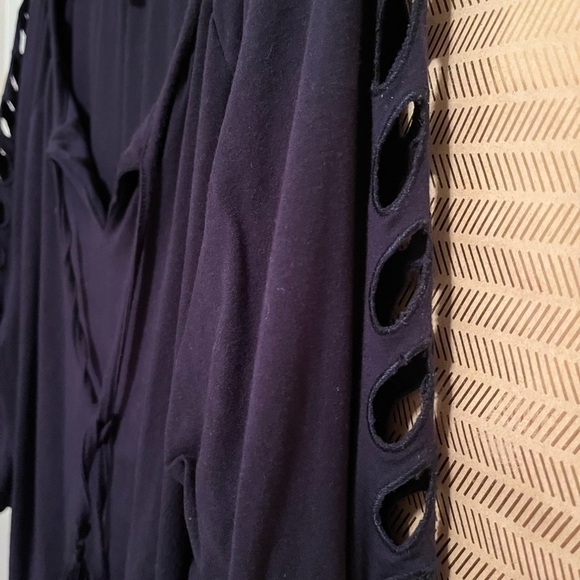 CARMEN~BLOUSE~CUTOUT SLEEVES DETAIL~LG - Picture 6 of 9